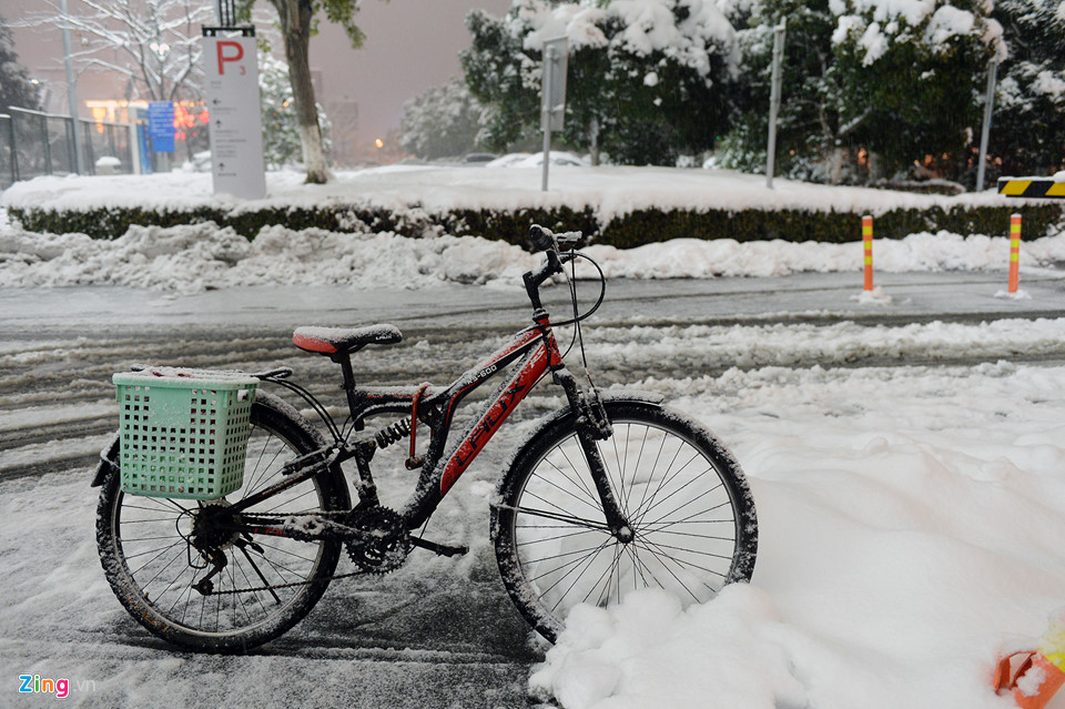 Hàng nghìn ôtô ở Thường Châu bị tuyết phủ nhiều ngày